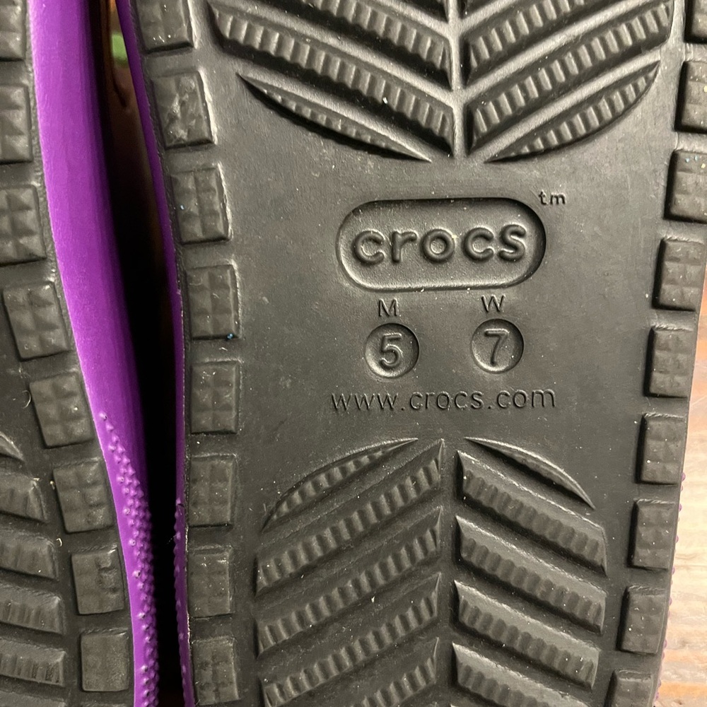 Limited Edition Grimace Crocs with giblets - Picture 7 of 9